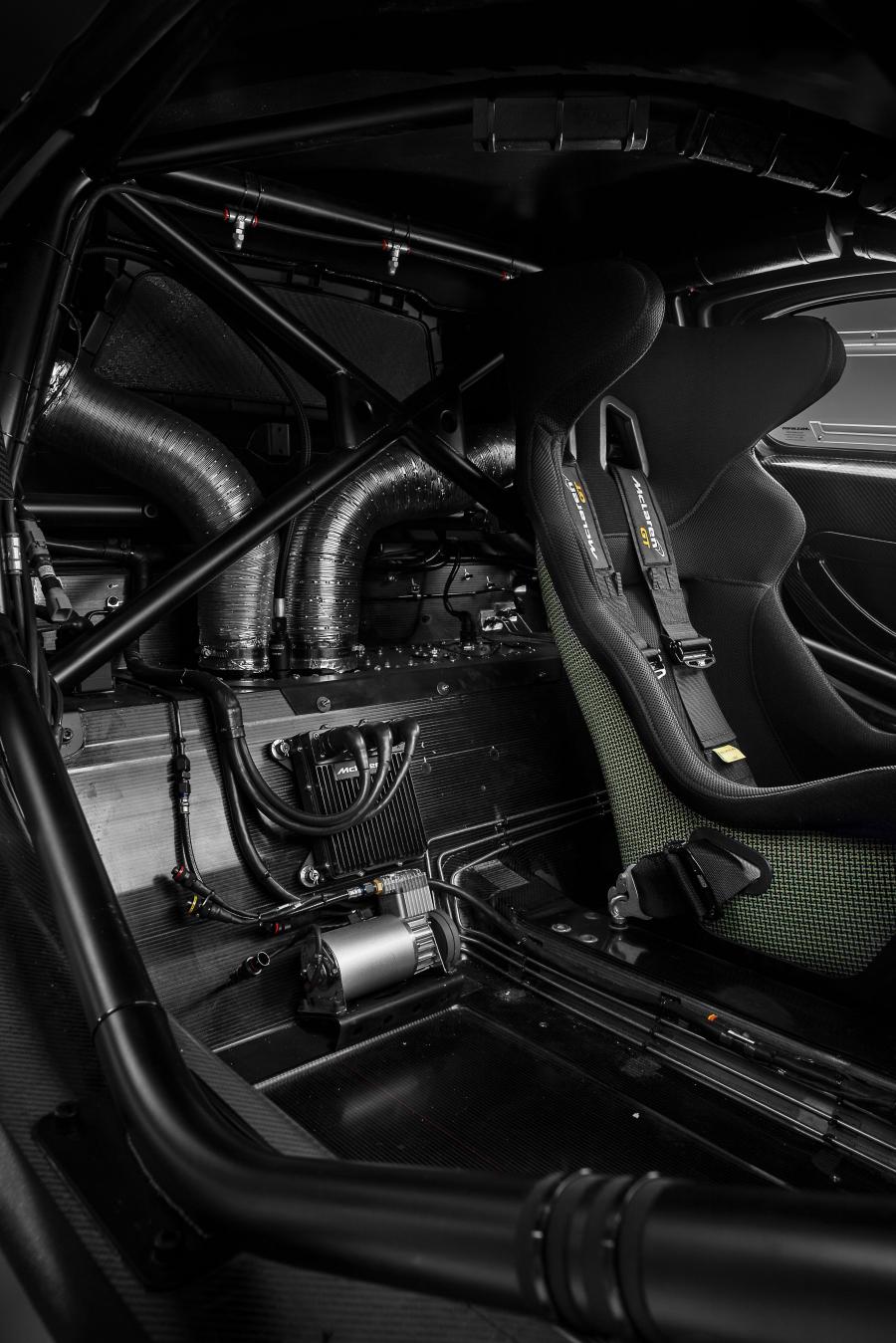  McLaren 650S GT3 2016 года  (фото 8 из 8)